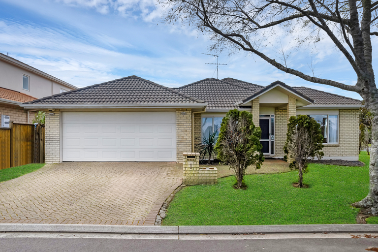 Photo of property in 1 Monash Place, Flat Bush, Auckland, 2016