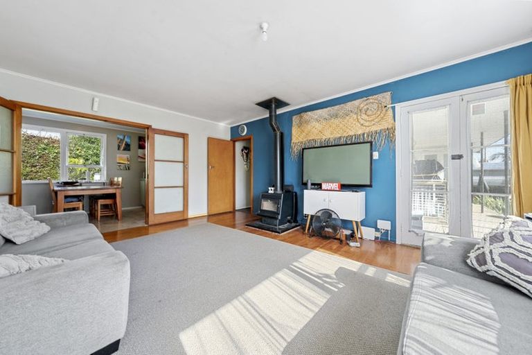 Photo of property in 61 Graham Avenue, Te Atatu Peninsula, Auckland, 0610