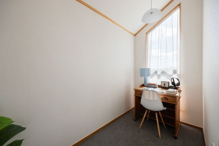 Photo of property in 100 Totara Drive, Pukete, Hamilton, 3200