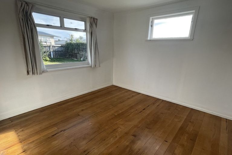 Photo of property in 20 Trojan Crescent, New Lynn, Auckland, 0600