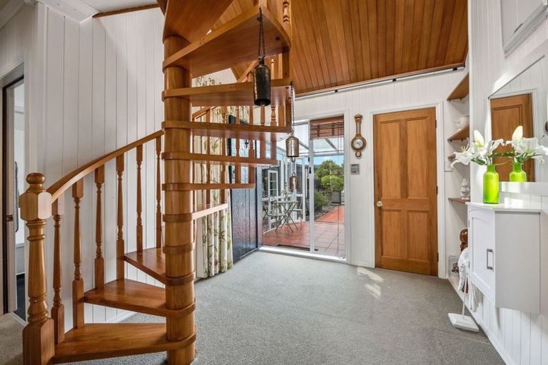 Photo of property in 9 Oak Street, Ebdentown, Upper Hutt, 5018