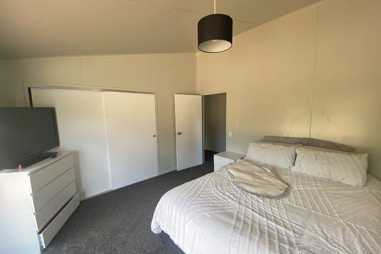 Photo of property in 18a Norana Road, Maoribank, Upper Hutt, 5018