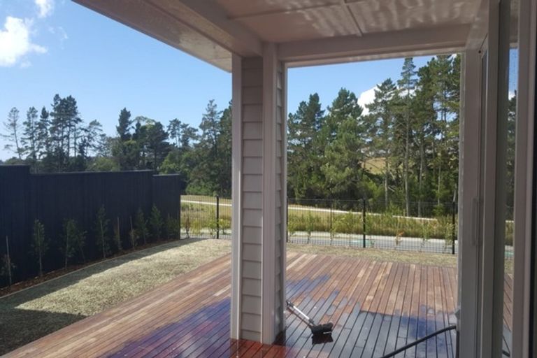 Photo of property in 150 Colonial Drive, Silverdale, 0932