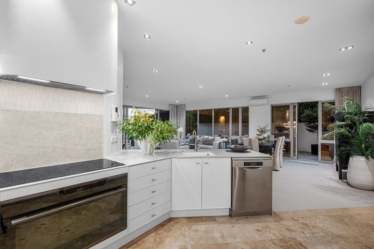 Photo of property in 1/7 The Promenade, Takapuna, Auckland, 0622