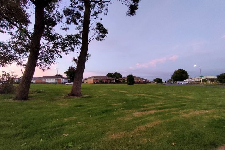 Photo of property in 2/14 Penion Drive, Flat Bush, Auckland, 2023