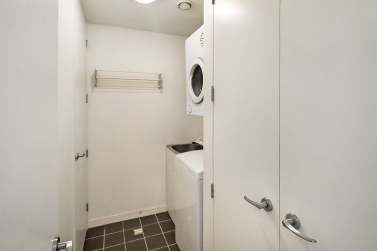 Photo of property in Montreaux Apartments, 1f/164 The Terrace, Wellington Central, Wellington, 6011