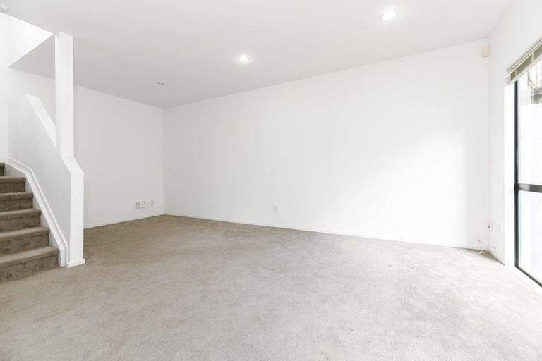 Photo of property in 3 Sun Place, Henderson, Auckland, 0612