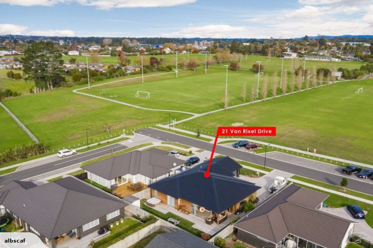 Photo of property in 21 Van Rixel Drive, Kumeu, 0810