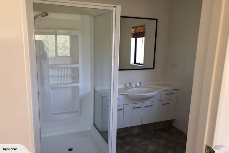 Photo of property in 32 Kilkenny Place, Fitzherbert, Palmerston North, 4410