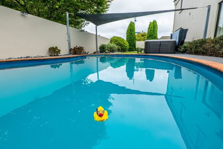 Photo of property in 321 Gardiners Road, Harewood, Christchurch, 8051