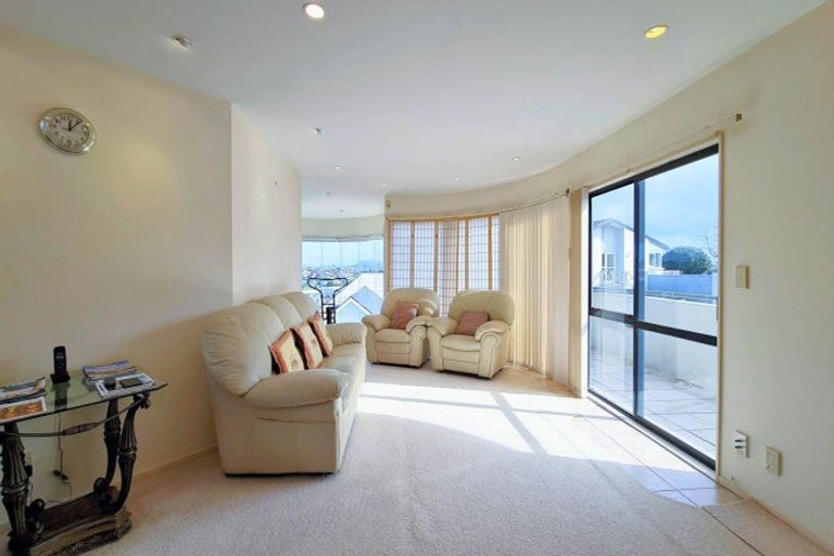 Photo of property in 1/73 Takutai Avenue, Half Moon Bay, Auckland, 2012