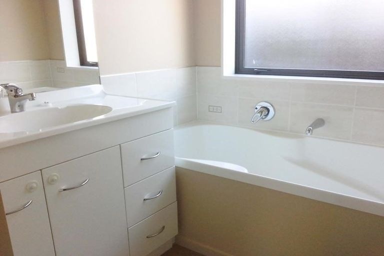 Photo of property in 3 Manuka Place, Whalers Gate, New Plymouth, 4310