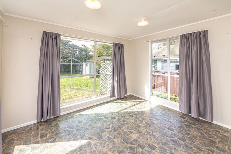 Photo of property in 12 Massey Street, Aramoho, Whanganui, 4500