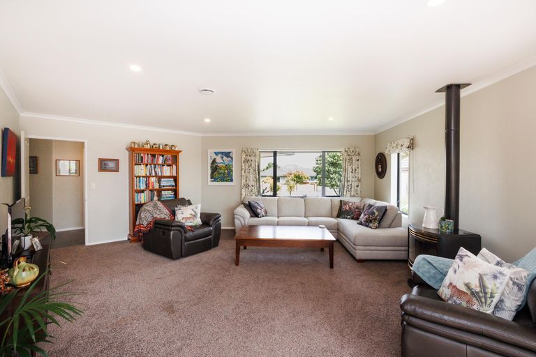 Photo of property in 147 Pacific Drive, Fitzherbert, Palmerston North, 4410
