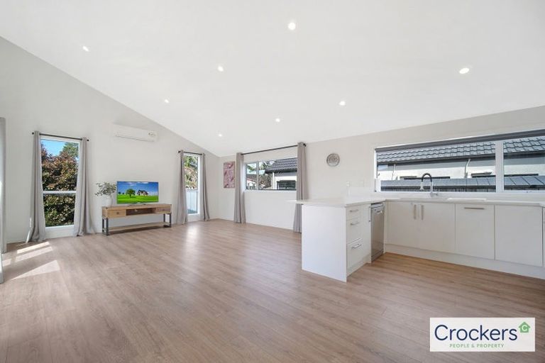 Photo of property in 16 Ararata Lane, Mangere Bridge, Auckland, 2022