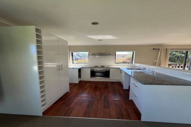 Photo of property in 5 Sherwood Avenue, Te Atatu South, Auckland, 0610