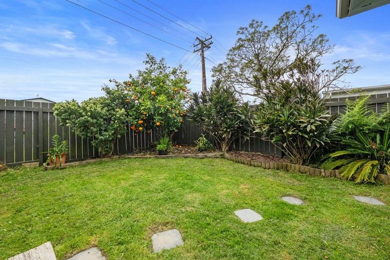 Photo of property in 36 Parakai Avenue, Parakai, 0830