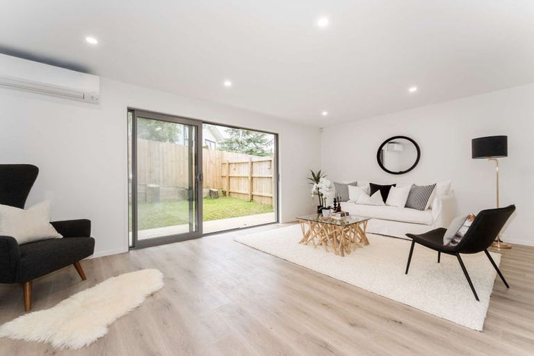Photo of property in 6d Buisson Glade, West Harbour, Auckland, 0618