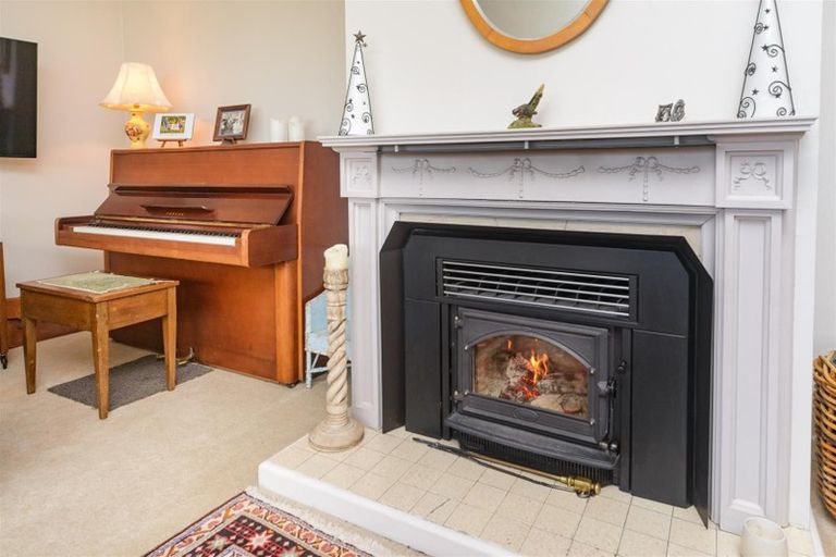 Photo of property in 35 Wanganui Road, Marton, 4710