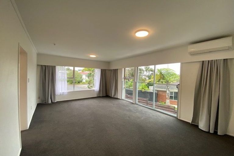 Photo of property in 1/23 Waitemata Road, Hauraki, Auckland, 0622