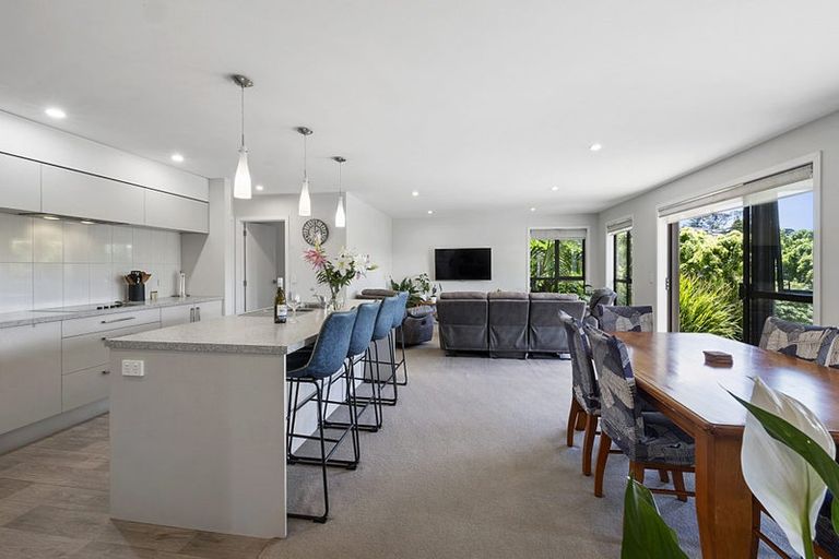 Photo of property in 14 Te Arakete Place, Hurworth, New Plymouth, 4310