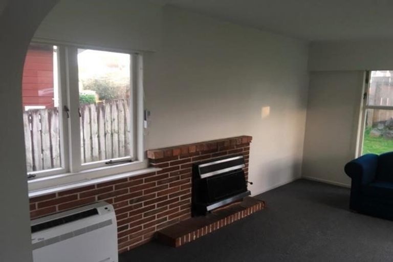 Photo of property in 6 Paton Avenue, Te Atatu South, Auckland, 0610