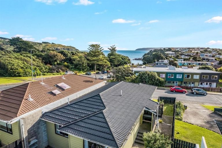 Photo of property in 2b Whanake Street, Titahi Bay, Porirua, 5022