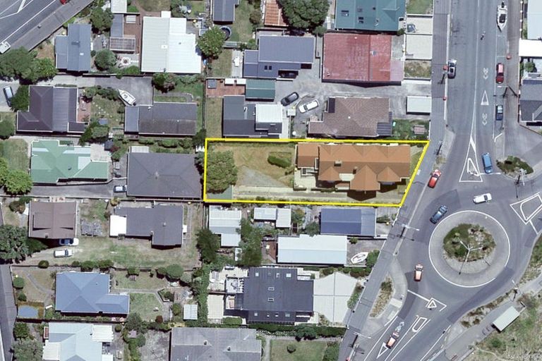 Photo of property in 212 Queens Drive, Lyall Bay, Wellington, 6022