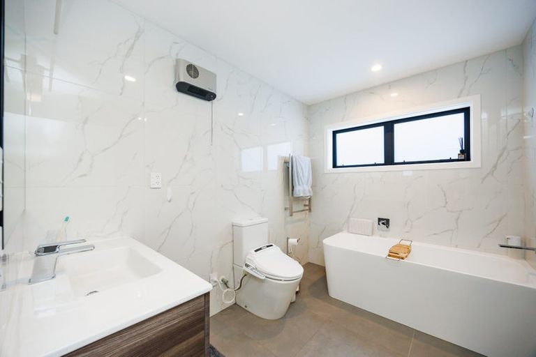 Photo of property in 42 Cyprus Place, Fitzherbert, Palmerston North, 4410