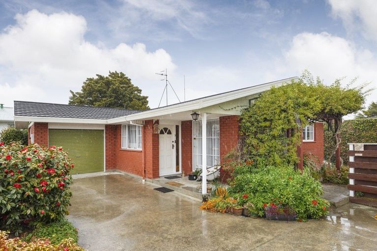 Photo of property in 142c Heretaunga Street, Palmerston North, 4414