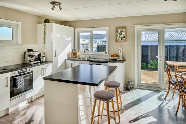 Photo of property in 1 East Grove, Alicetown, Lower Hutt, 5010