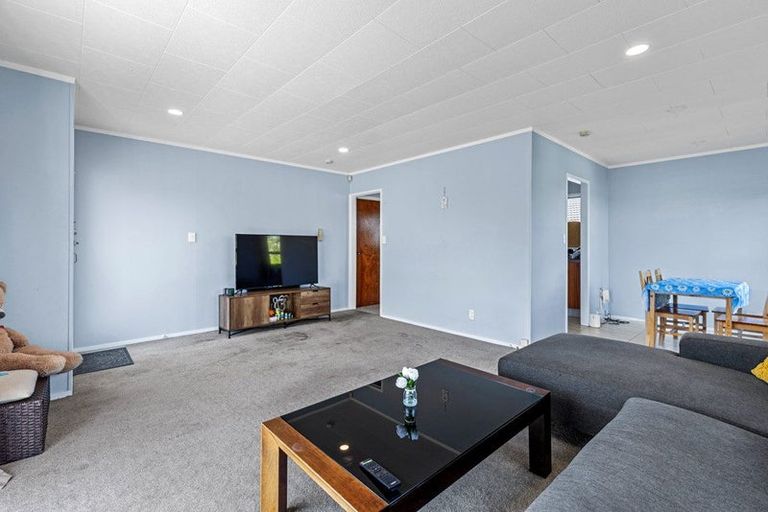 Photo of property in 1/16 Cabello Place, Unsworth Heights, Auckland, 0632