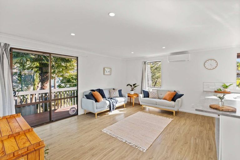 Photo of property in 1/26 Waiora Road, Stanmore Bay, Whangaparaoa, 0932