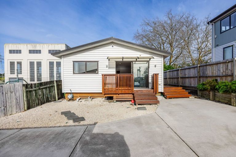 Photo of property in 22a Lincoln Park Avenue, Massey, Auckland, 0614