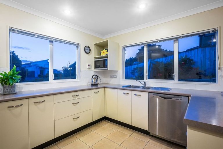 Photo of property in 3 Routeburn Avenue, Aotea, Porirua, 5024