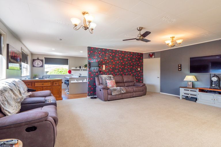 Photo of property in 2 Estuary Crescent, Fairfield, Dunedin, 9018