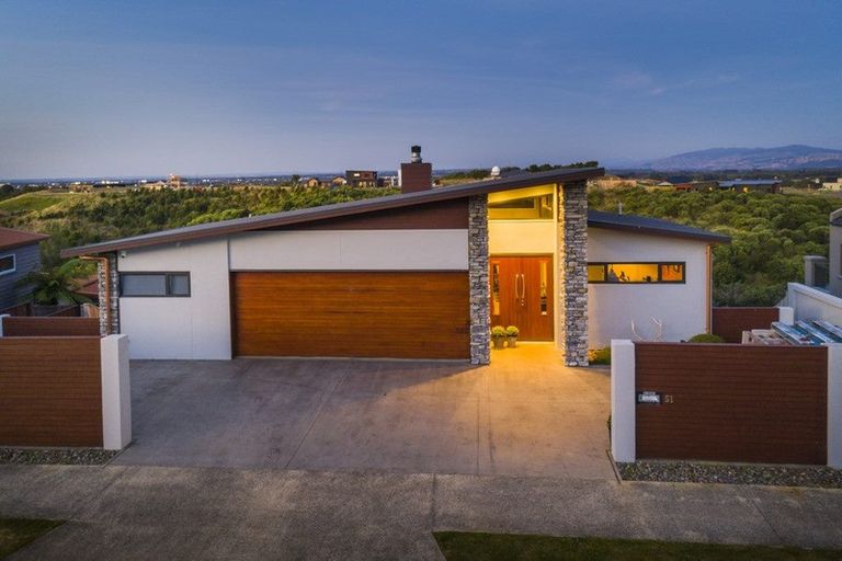 Photo of property in 51 Ruapehu Drive, Fitzherbert, Palmerston North, 4410