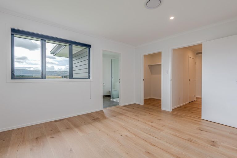 Photo of property in 42 Silicon Way, Fitzherbert, Palmerston North, 4410