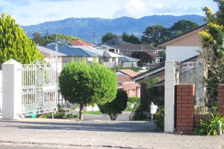 Photo of property in 8/248 Great North Road, Henderson, Auckland, 0612