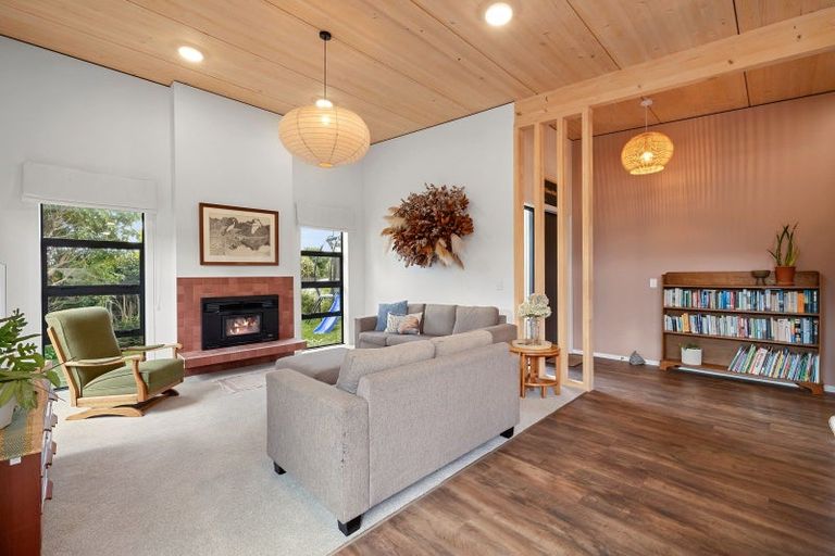 Photo of property in 318 Mangorei Road, Merrilands, New Plymouth, 4312