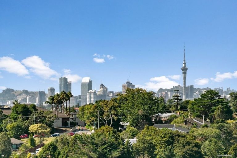 Photo of property in 2/49 Target Road, Totara Vale, Auckland, 0629