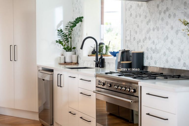 Photo of property in 180 Sandwich Road, St Andrews, Hamilton, 3200