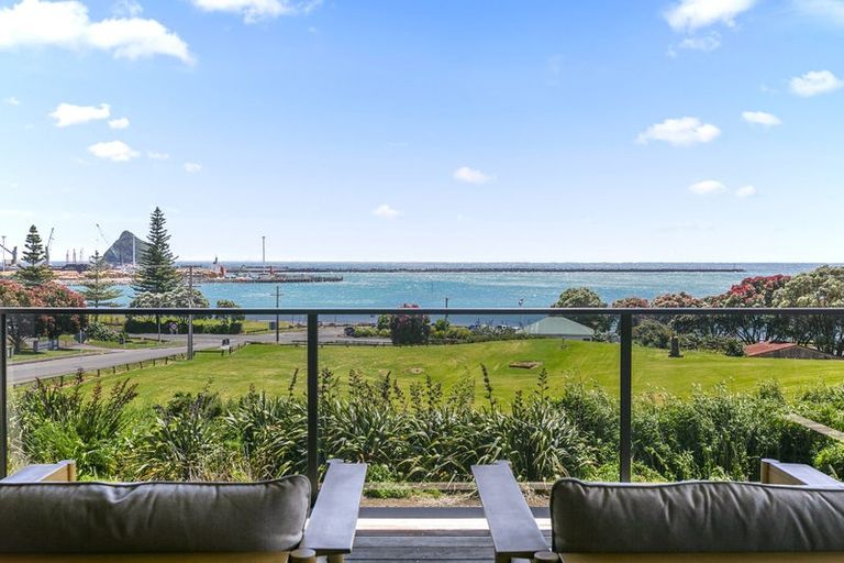 Photo of property in 9 Bayly Road, Moturoa, New Plymouth, 4310