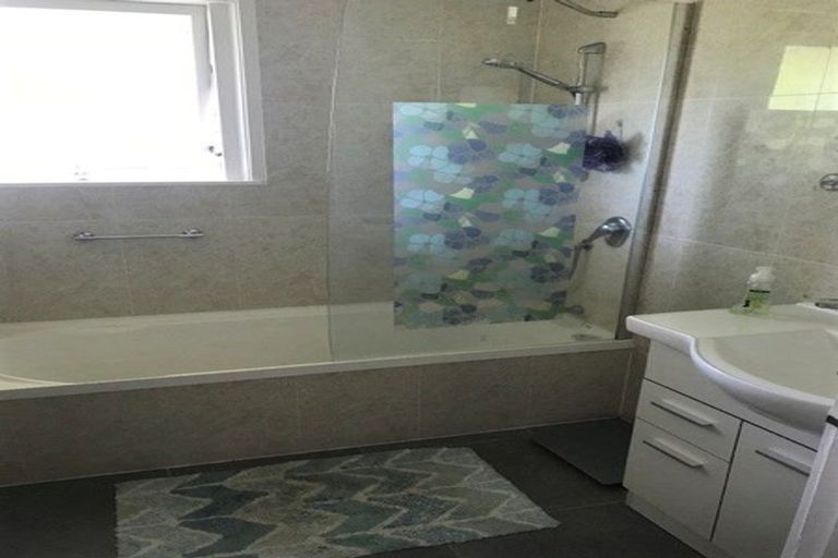 Photo of property in 34 Reeves Road, Pakuranga, Auckland, 2010