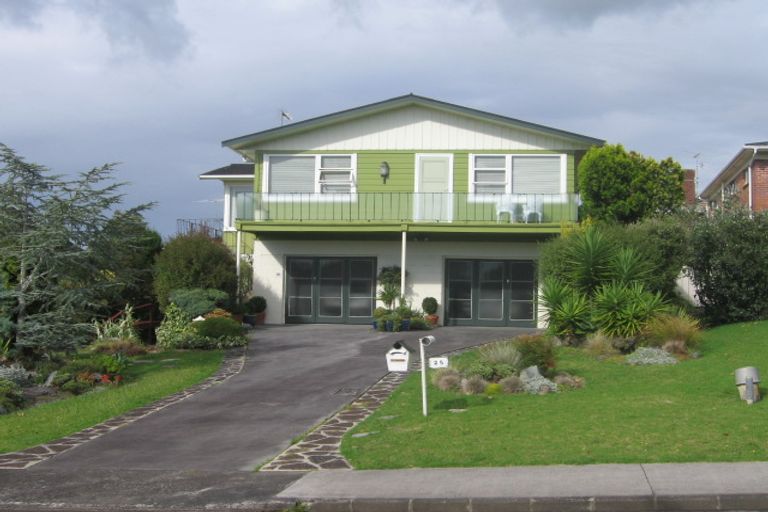 Photo of property in 25 Mcbreen Avenue, Northcote, Auckland, 0627