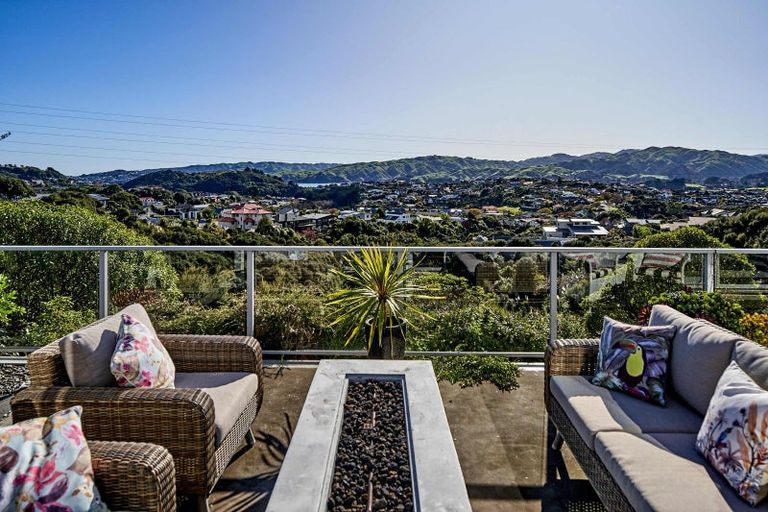 Photo of property in 10 Madeira Close, Whitby, Porirua, 5024