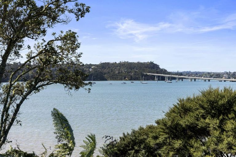 Photo of property in 27 Ferry Parade, Herald Island, Auckland, 0618
