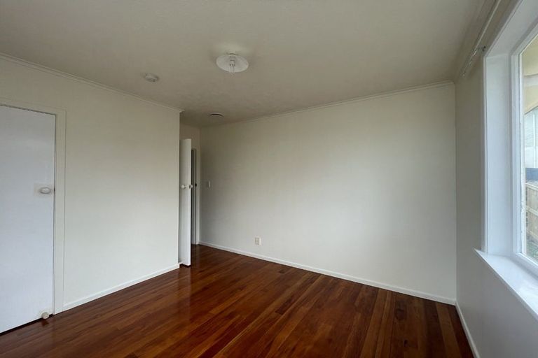 Photo of property in 2/42 Bruce Road, Glenfield, Auckland, 0629