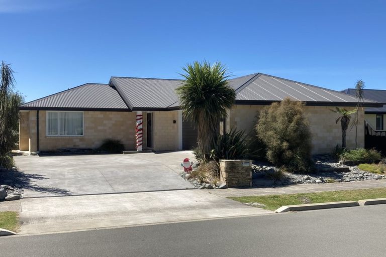Photo of property in 14 Waimarie Street, Pegasus, 7612