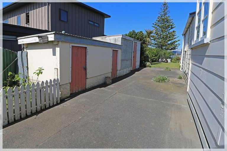 Photo of property in 26 Hall Place, Foxton Beach, Foxton, 4815